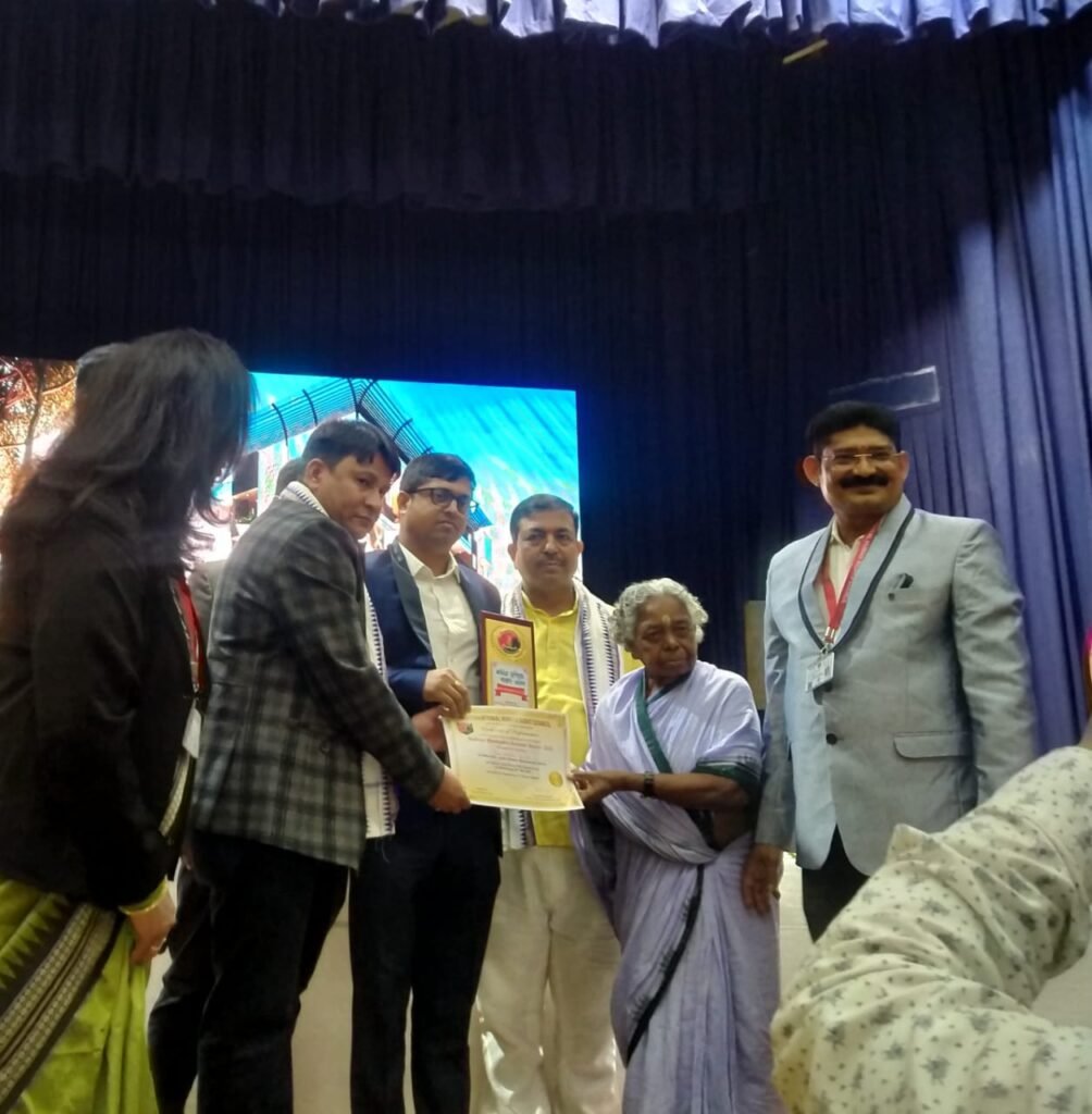 Shri Kalinga Keshari Rath Receiving Kalinga Bhumiputra Award 2022